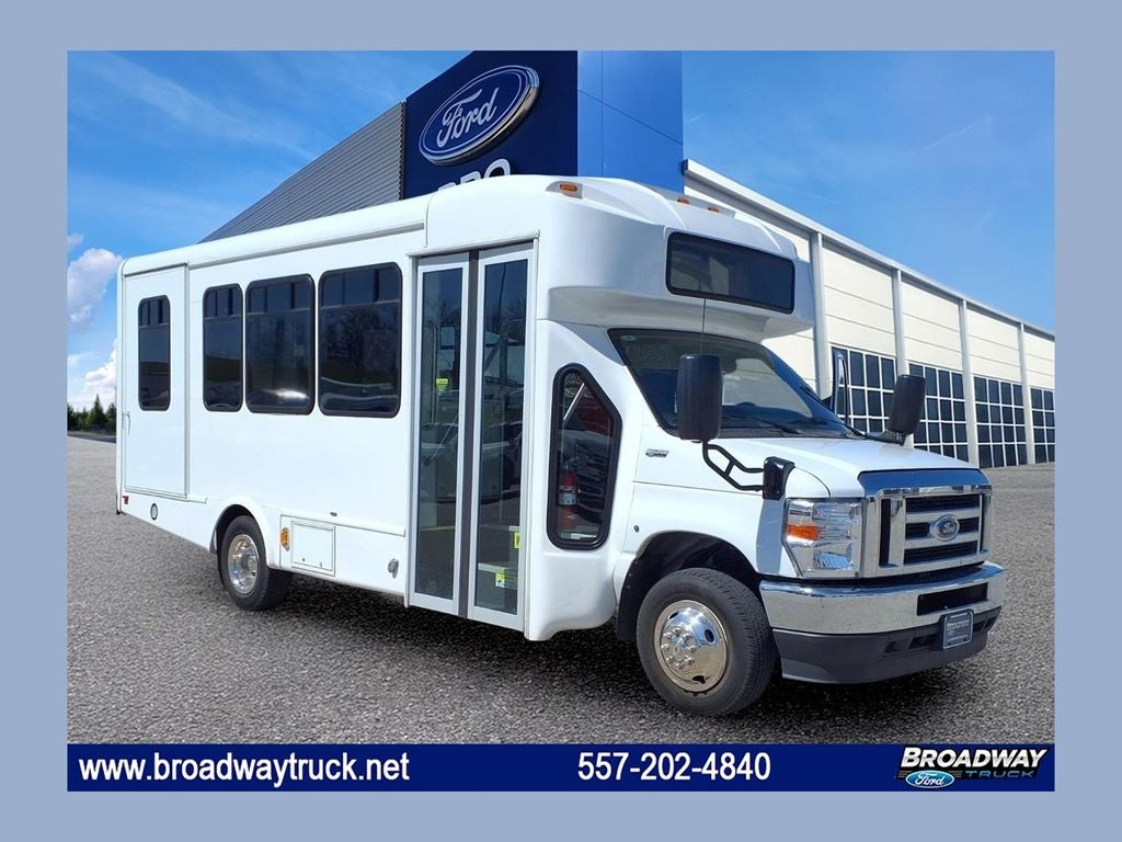 2025 Ford E-450SD Base