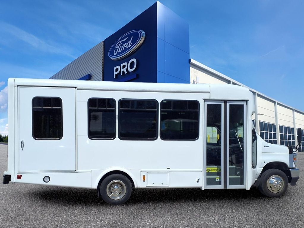 2025 Ford E-450SD Base