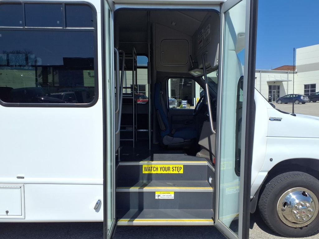 2025 Ford E-450SD Base