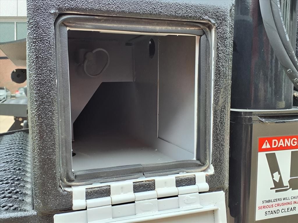 2024 Ford F-600SD XL