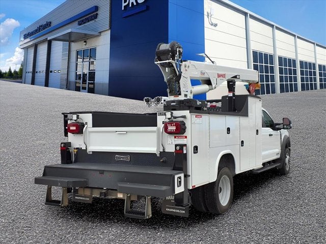 2025 Ford Super Duty F-550 DRW Crane