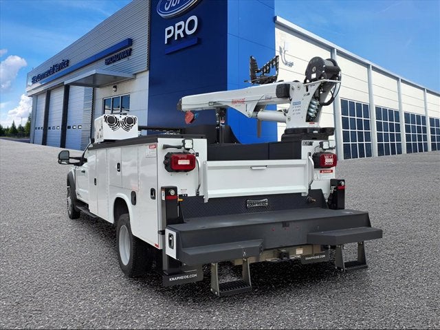 2025 Ford Super Duty F-550 DRW Crane