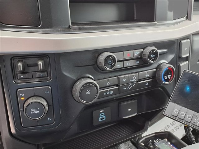 2025 Ford Super Duty F-550 DRW Crane