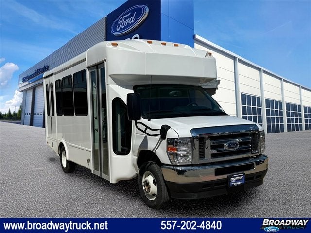 2025 Ford E-450 SHUTTLE BUS