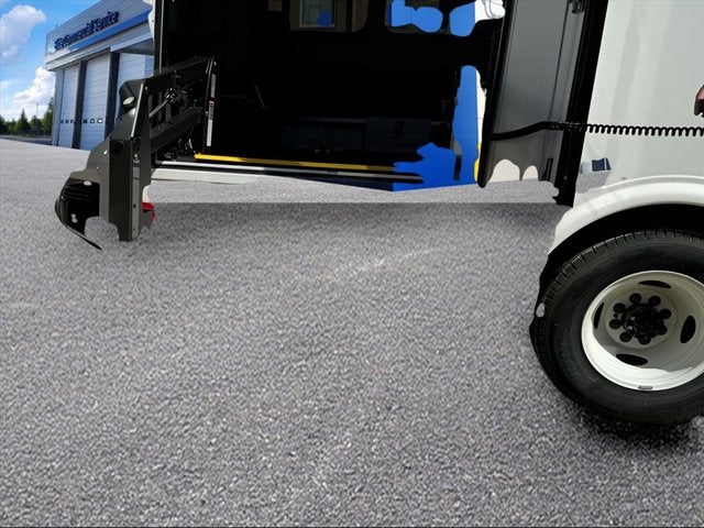 2025 Ford E-450 SHUTTLE BUS