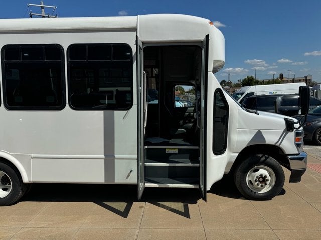 2025 Ford E-450 SHUTTLE BUS