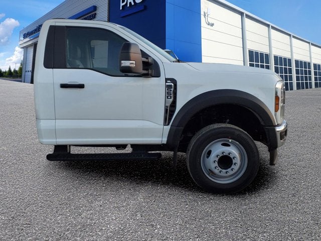 2026 Ford Super Duty F-550 DRW 16FT BOX