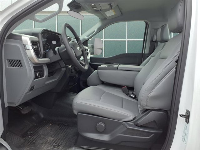 2025 Ford Super Duty F-550 DRW XL