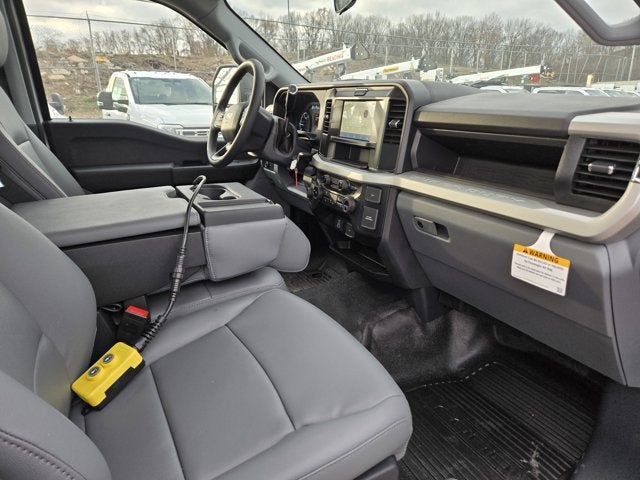 2025 Ford Super Duty F-550 DRW XL