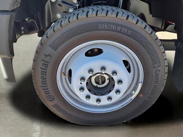 2025 Ford Super Duty F-550 DRW F-550® XL