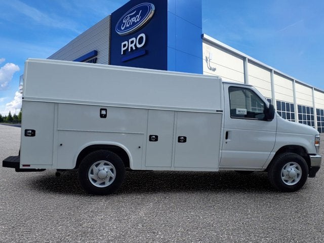 2026 Ford E-Series Cutaway BASE