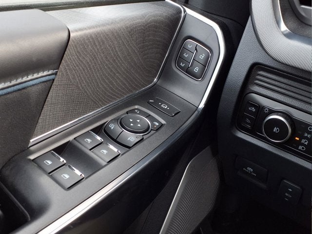 2025 Ford Super Duty F-450 DRW Platinum