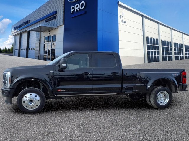 2025 Ford Super Duty F-450 DRW Platinum