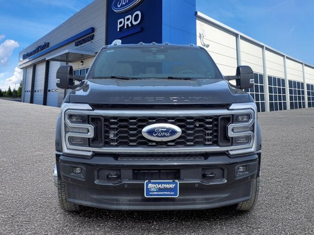 2025 Ford Super Duty F-450 DRW Platinum