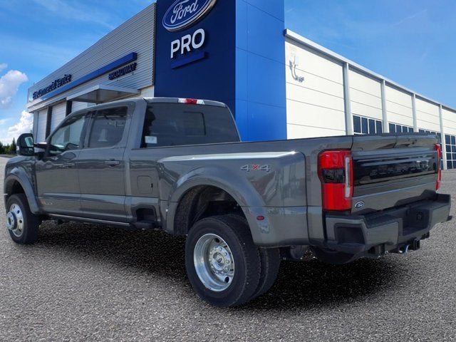 2025 Ford Super Duty F-450 DRW Platinum
