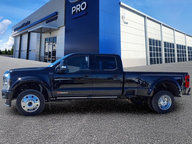 2025 Ford Super Duty F-450 DRW Platinum
