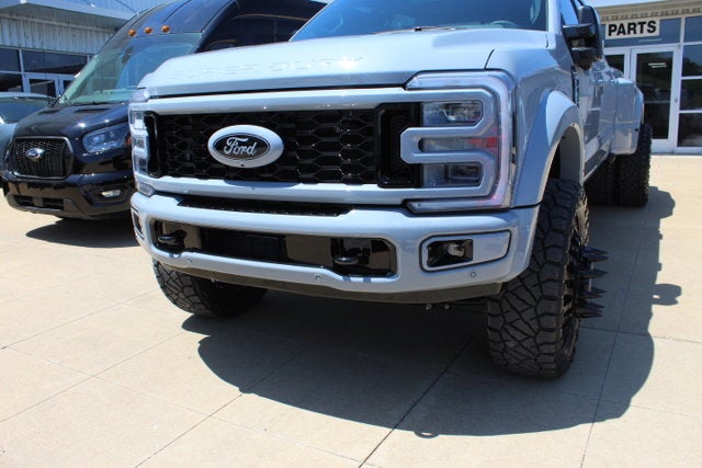 2024 Ford Super Duty F-450 DRW Platinum