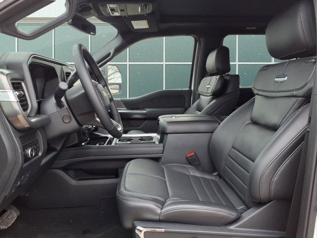 2025 Ford Super Duty F-450 DRW Platinum