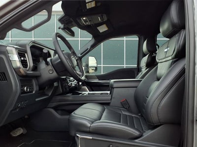 2025 Ford Super Duty F-450 DRW Platinum