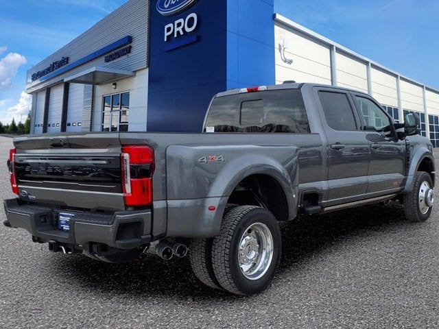 2025 Ford Super Duty F-450 DRW Platinum