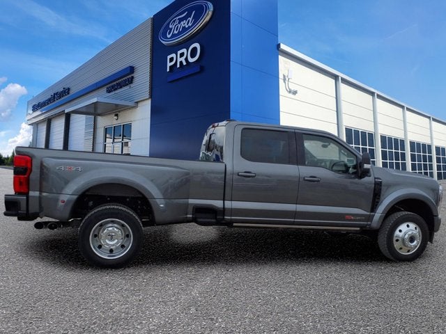 2025 Ford Super Duty F-450 DRW Platinum