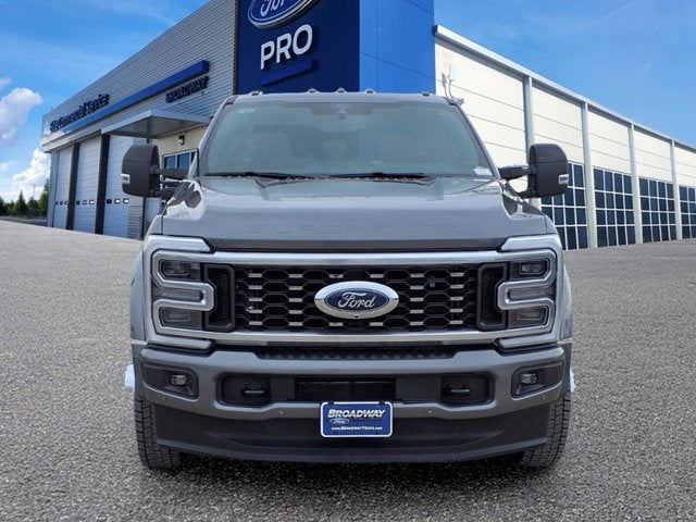 2025 Ford Super Duty F-450 DRW Platinum