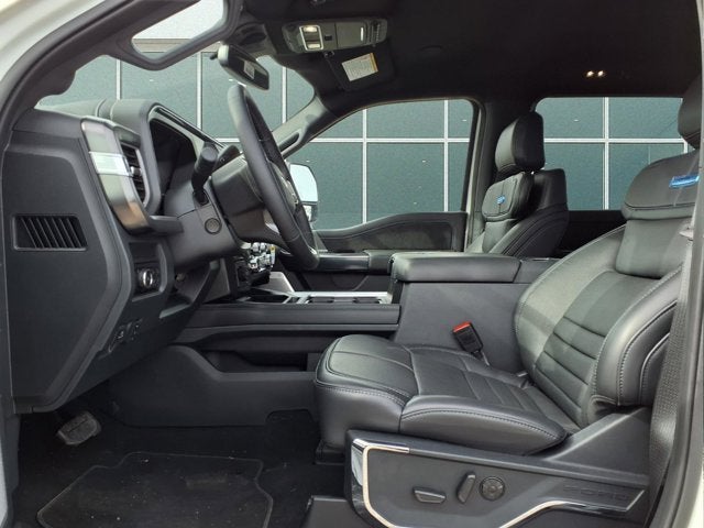 2025 Ford Super Duty F-450 DRW Platinum