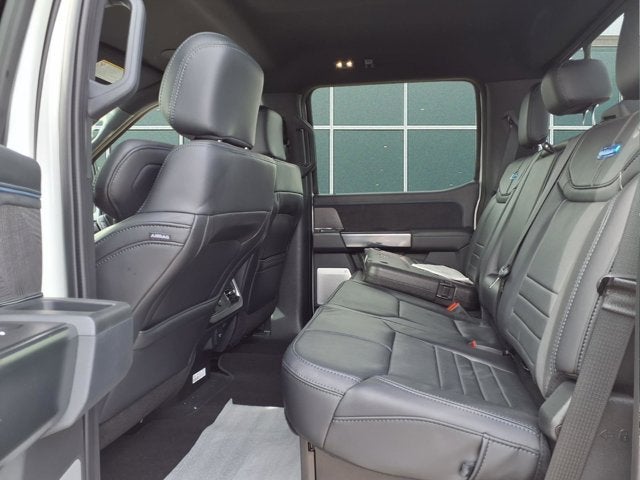 2025 Ford Super Duty F-450 DRW Platinum